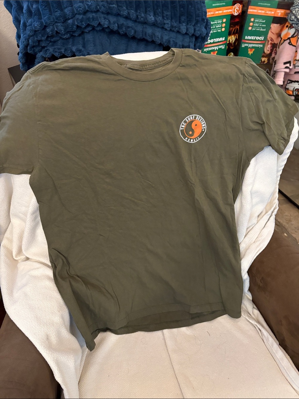 T&C surf 'Raised On Rice' Men's Olive Short-Sleeve Graphic Crew Tee